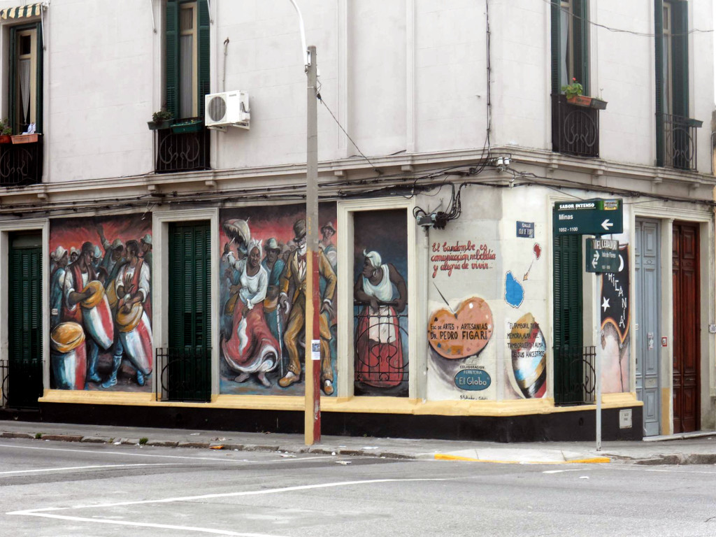 Pintura sobre candombe nas paredes da rua Isla de Flores